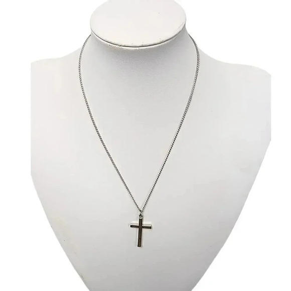 Cross Pendant Chain Necklace Silver Tone – Approx 17.50 Inches - Picture 1 of 2